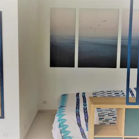 Large Studio 200m From The Sandy Beaches Air Conditioning Wifi *
