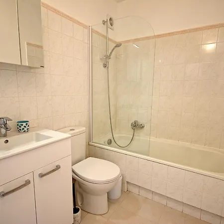 Large Studio 200m From The Sandy Beaches Air Conditioning Wifi