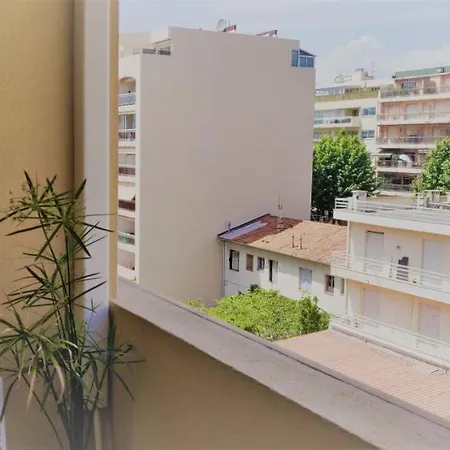 Large Studio 200m From The Sandy Beaches Air Conditioning Wifi